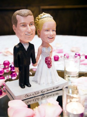 wedding cake bobblehead toppers